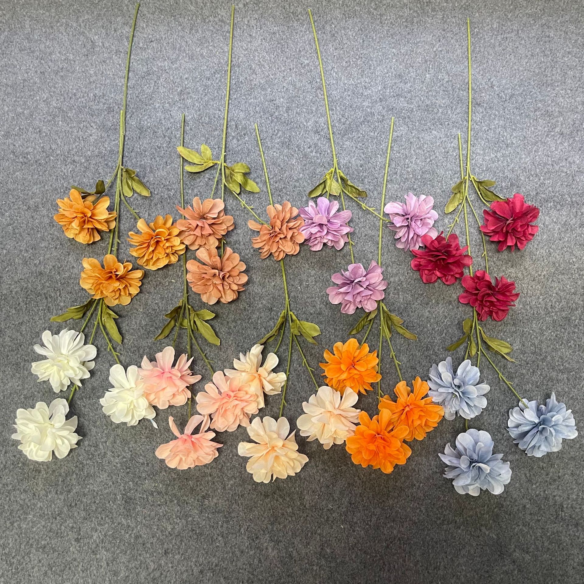 Wedding simulation flower arrangement of three head chrysanthemums for hotel decoration