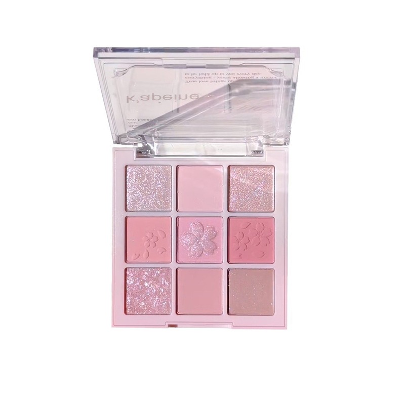 カペールの桜の9色のアイシャドーの玉の光が輝いています。|undefined