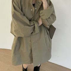 2025秋の立襟の中の長さの風衣の女性の秋のヨーロッパ駅のヨーロッパの商品の婦人服のファッションのハイエンドの洋風のゆったりしている百合のコート
