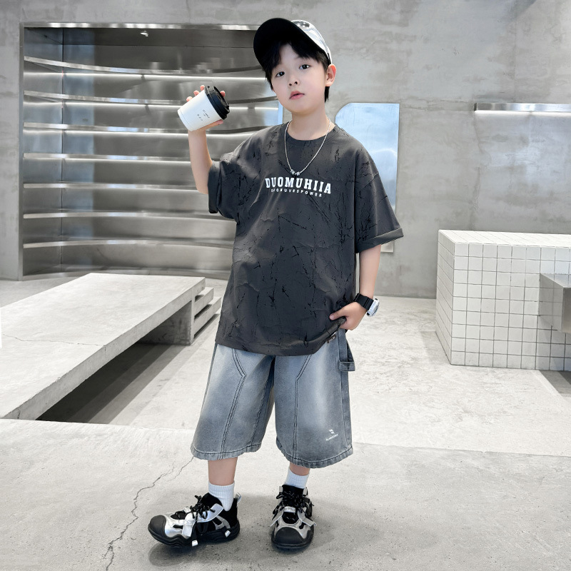 7250 Traje de manga corta de verano para niños 2025 Nuevo estilo Camiseta con estampado de estilo occidental Pantalones cortos Traje de dos piezas Verano Red 3