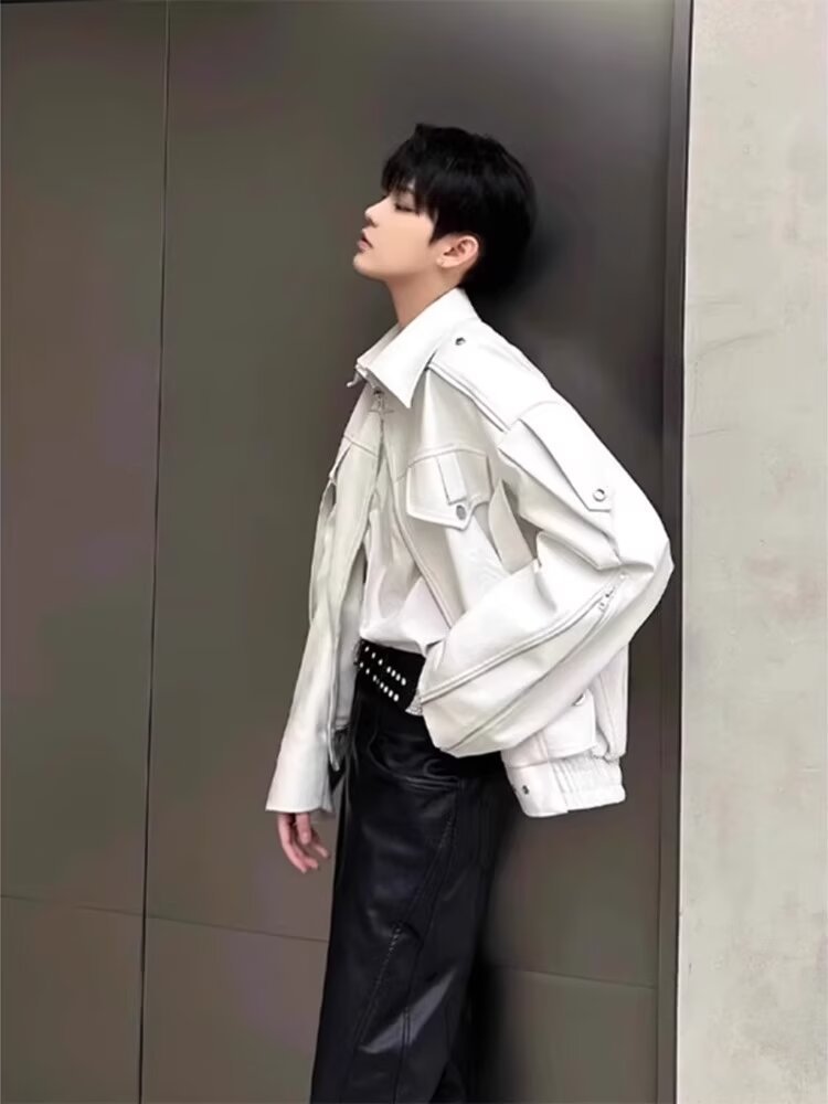 ragazzo in pelle alla moda per uomo, stile di strada europeo e americano autunnale, design di nicchia per moto J, pantaloncini di marca alla moda_voghion.com