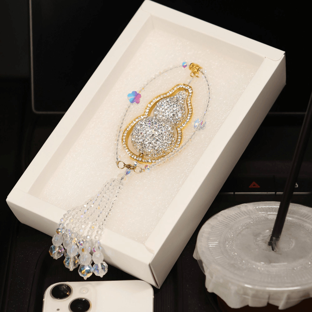 Colgante de calabaza con diamantes ligeros de lujo para automóviles colgante de calabaza sensación de decoración interior de automóviles colgante de espejo retrovisor de automóvil mujer