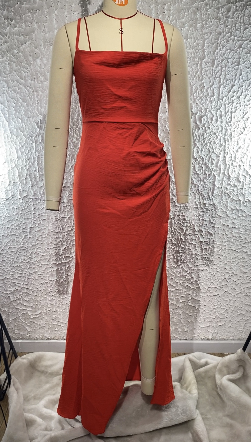 Robe longue à bretelles fendues, couleur unie, été 2023_voghion.com