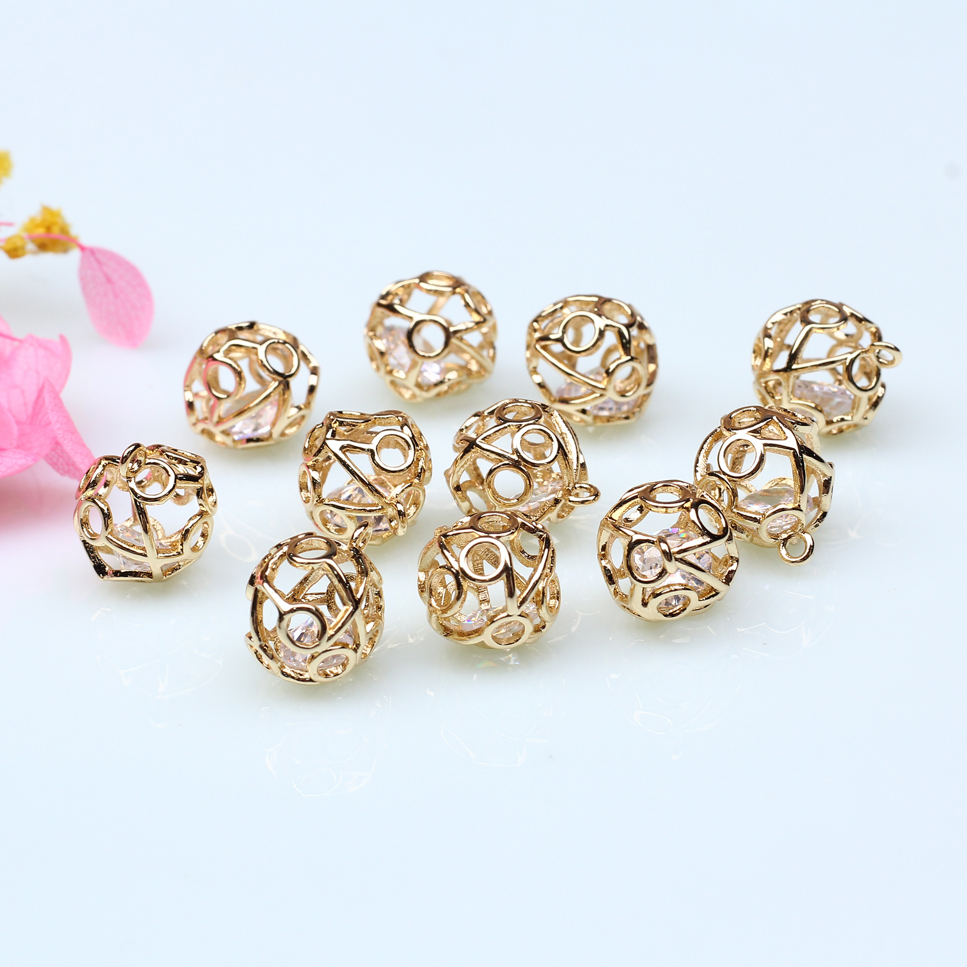 10 PCS/Package Quantity 10 PCS/Package 9.5mm Copper Geometric Pendant