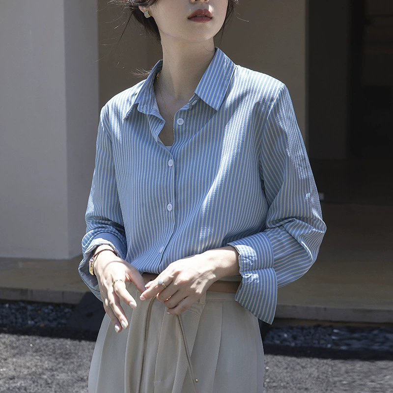 Пятно дизайн синяя полосатая рубашка женская укладка весна и осень 2025 сине-белая полоска с длинными рукавами