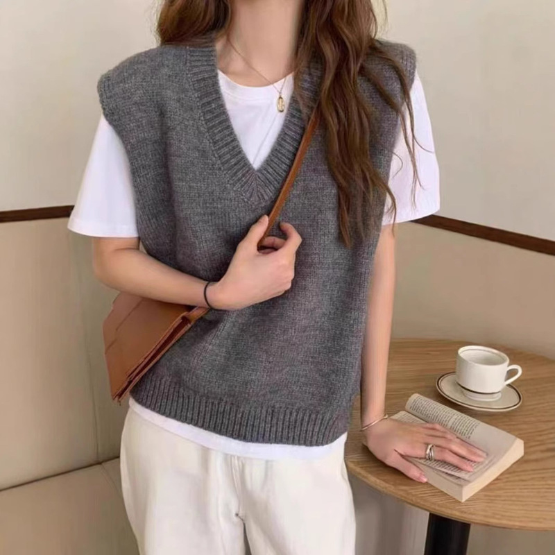2025 Autumn and Winter New Vest Women's V-neck Vest Loose Stacked Sweater Waistcoat All-match Sweater Vest Vest