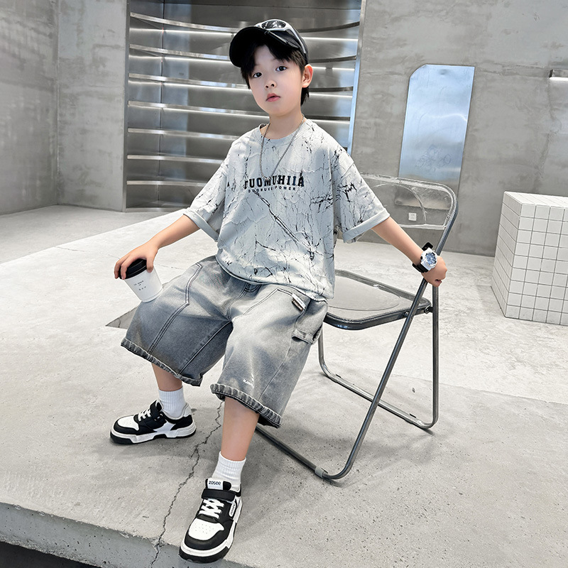 7250 Traje de manga corta de verano para niños 2025 Nuevo estilo Camiseta con estampado de estilo occidental Pantalones cortos Traje de dos piezas Verano Red 3