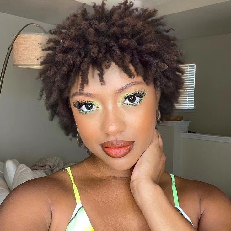 Transfronterizo fibra química esponjosa corta trenza cabello de cabello dreadlock pelucas explosivas africanas bobina curva trenza rizos