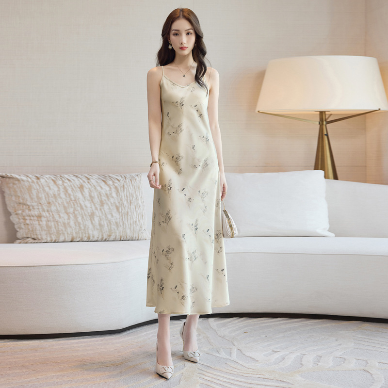 Satin New Chinese Style Retro Floral Print Acetate Elegant Slim-Fit Spaghetti Strap Dress for Women Summer 2026 Long Style Satin New Chinese Style Retro Floral Print Acetate Elegant Slim-Fit Spaghetti Strap Dress for Women Summer 2026 Long Style