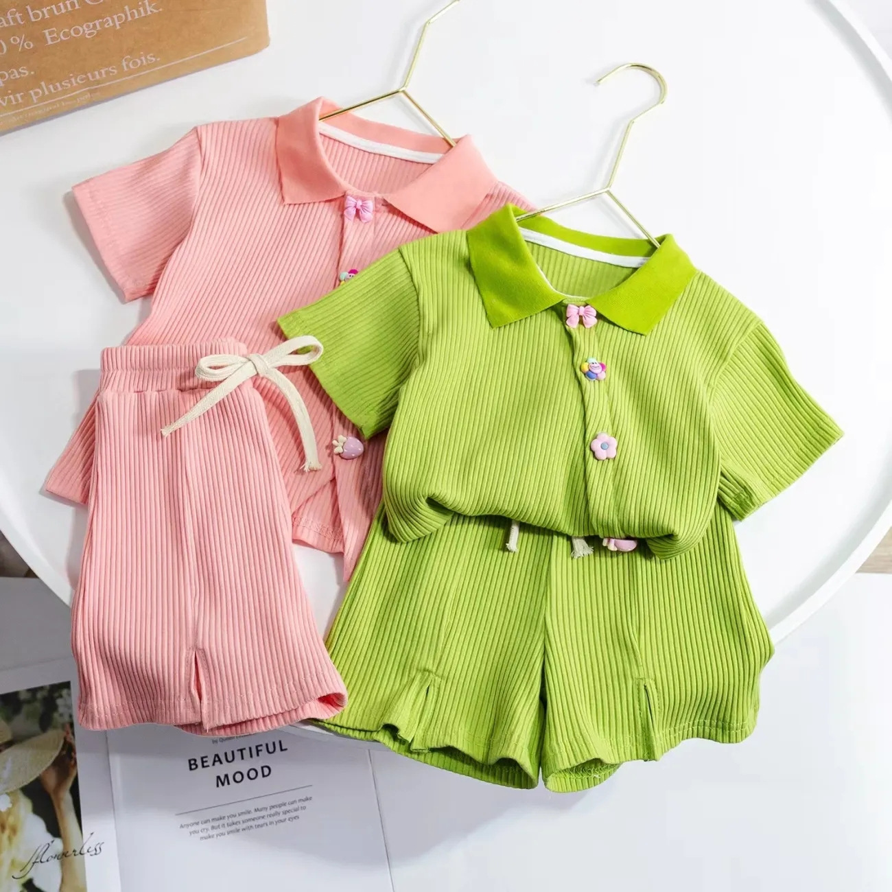 Vestido de verano para niñas 2024 nueva moda de Internet rojo niña bebé hielo seda manga corta rebeca POLO pantalones cortos casuales delgados dos