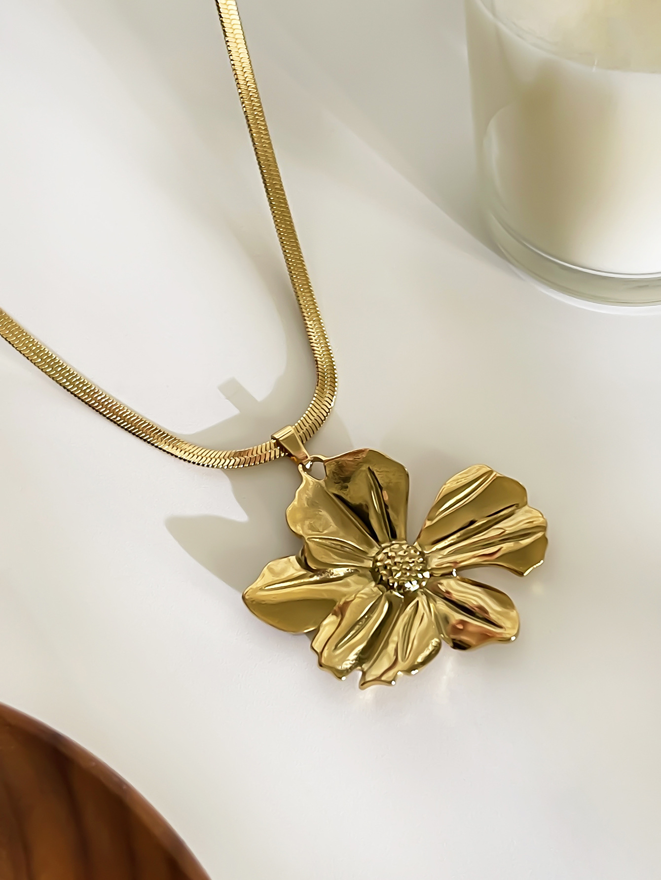 Women's Gender 18K Gold Plated 316L Stainless Steel Flower Waterproof Non Tarnish Surgical Steel Exaggerated Snake Chain Pendant Necklace For Women's
