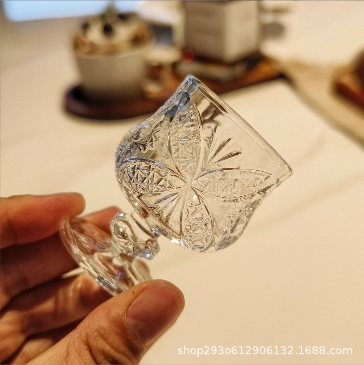 迷你ins高脚刻花一两小酒杯玻璃杯复古白酒酒杯一口杯50毫升家用