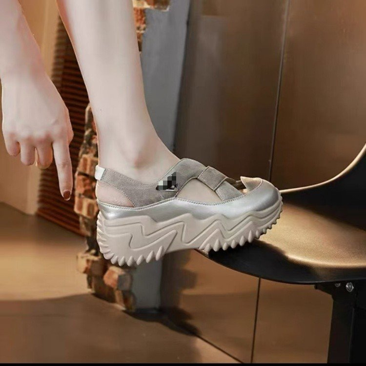 Baotou hueco sandalias de temperamento para mujeres versátiles suela gruesa 2026 verano nuevos zapatos de papá zapatos casuales de moda para mujeres transpirables