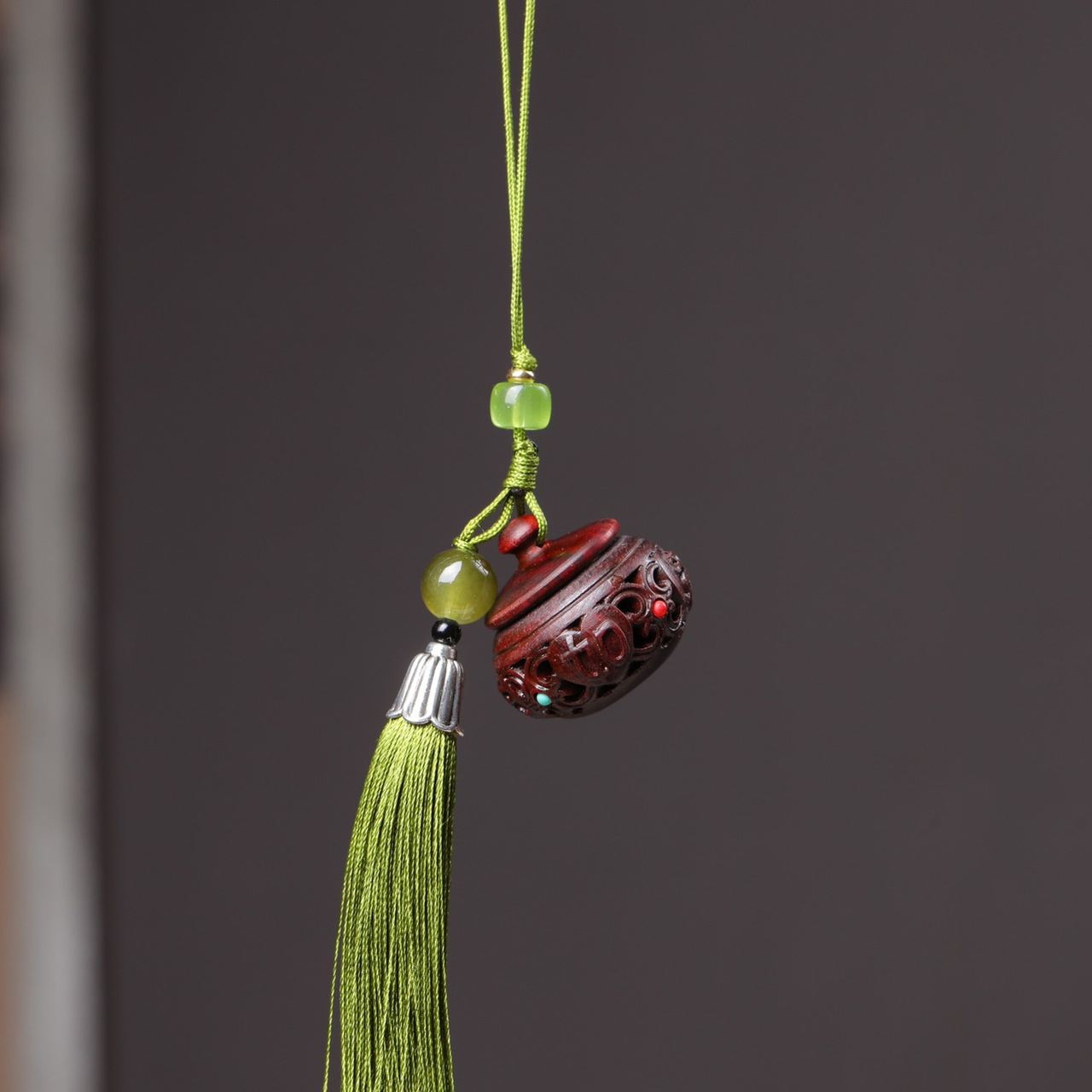 Wooden Gourd Incense Diffuser, Longevity Wish Hollow-Out Treasure Bottle with Tassel, Car Hanging Ornament, Suitable for Live Streaming