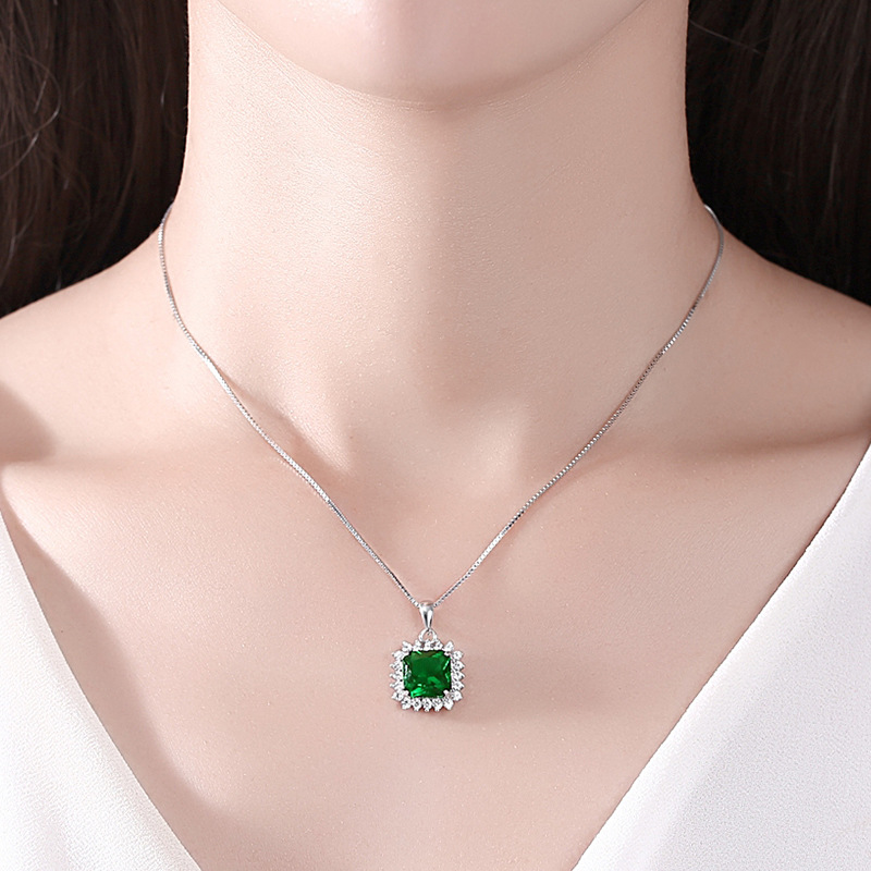 S925 plata esterlina Esmeralda cuadrado colgante vintage diamante incrustado europeo y americano colgante único de moda de las mujeres de la joyería de lujo al por mayor