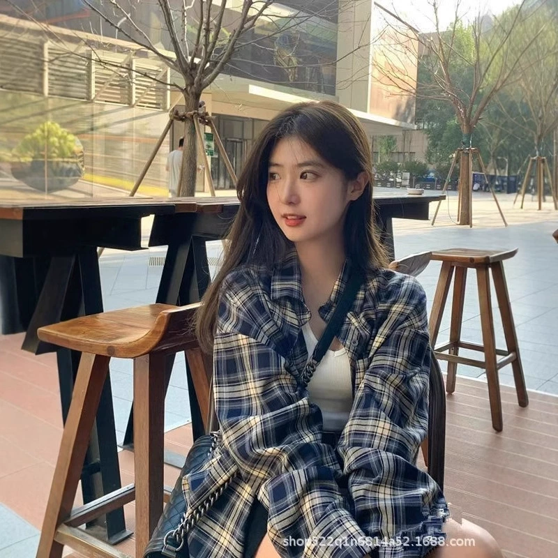 Клетчатая рубашка женская весна и осень тонкая свободная ленивая ветерка ретро осенняя одежда с длинными рукавами рубашка маленькая куртка топ оптом