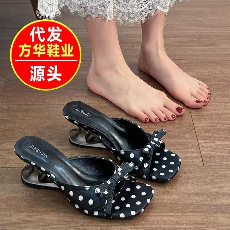 Arco ondulado punto de sandallas de moda femenina 2026 verano nuevo antideslizante de dedos desnudos con hadas sandallas frías image 1
