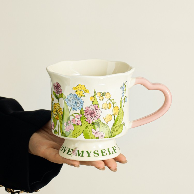 Daisy Highfoot Cup-Heavy Peach Handle