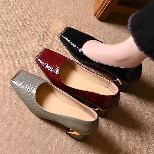 Metal Head Anti-Kick Deep Mouth Women's Spring and Autumn New French Python Texture Thick Heel Versatile Soft Sole Small Leather Shoes