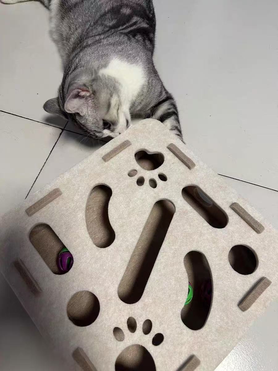【方形驼白】益智逗猫迷宫掏球乐 / 送2个玩具球