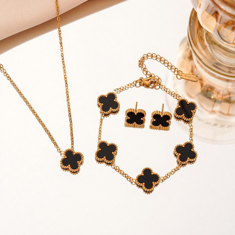 Titanium Steel Non-Fading Double-Sided Four-Leaf Clover Set Necklace for Women, Fashionable, Elegant, Light Luxury, High-End Feel, Niche Bracelet Wholesale