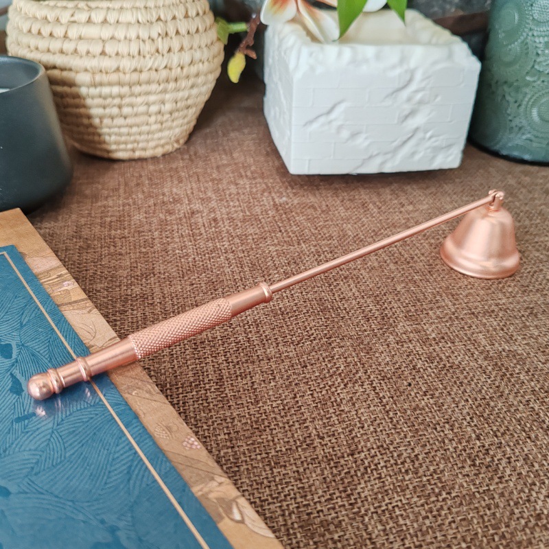 Juego de tres piezas de herramientas manuales para apagar velas aromáticas: tijeras para mechas de velas, cubierta de campana, gancho, encendedor, apagavelas.
