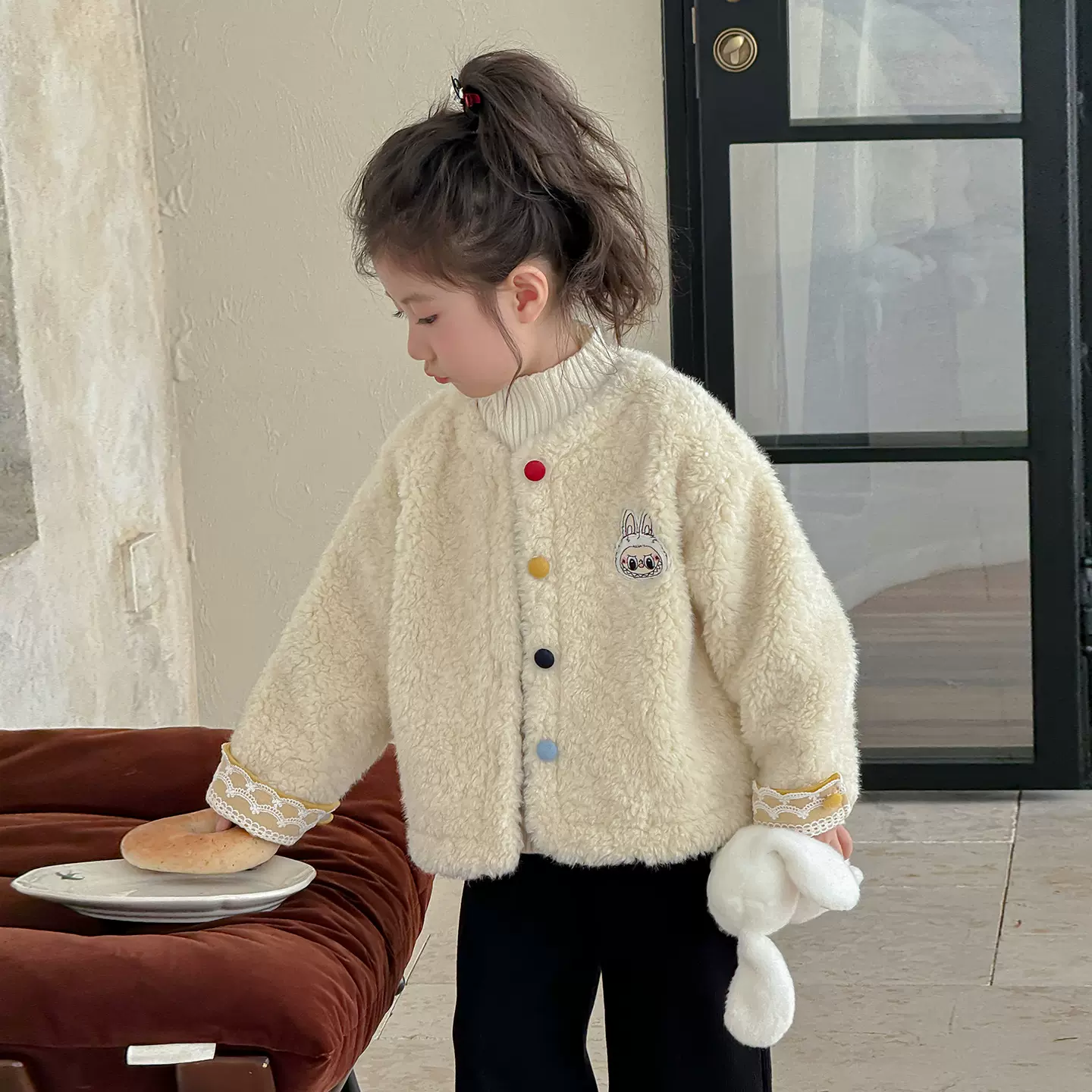 女童外套春秋款2026新款洋气女宝宝冬季拉布布儿童春装羊羔毛毛衣
