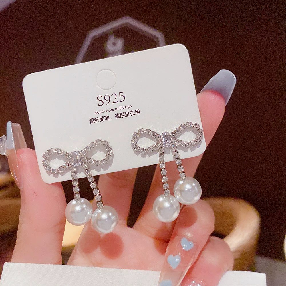 Серебряные серьги 925 пробы, жемчужные вставки, легкая роскошь европейский стиль, легкие