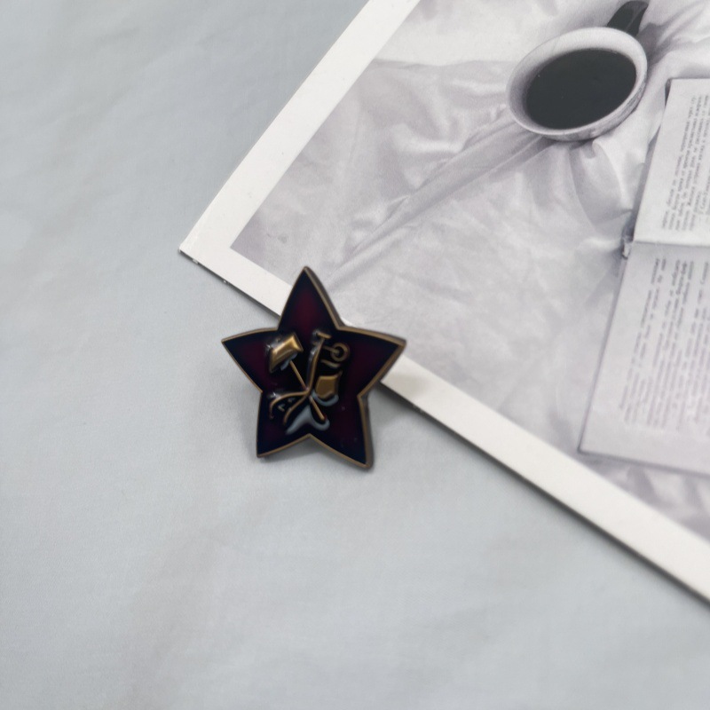 Vintage Red Pentagram Enamel Badge Cultural and Historical Brooch Collection Souvenir Backpack Collar Accessory Pendant