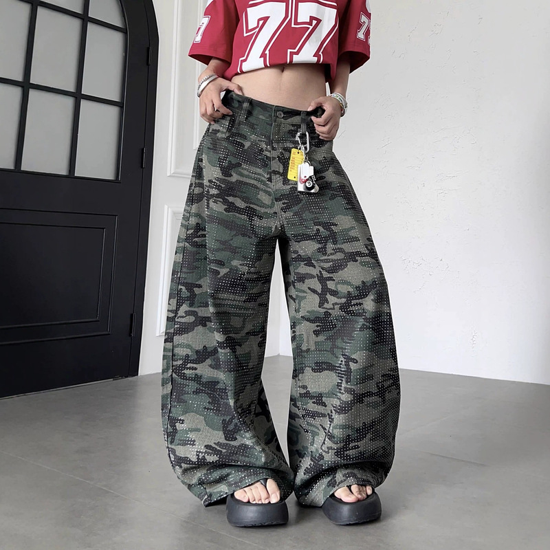 Plus-size pear-shaped hot girl jeans for women, large size, full of rhinestones, camouflage pants, new loose fit, suitable for travel, outdoor activities, and hiking Plus-size pear-shaped hot girl jeans for women, large size, full of rhinestones, camouflage pants, new loose fit, suitable for travel, outdoor activities, and hiking