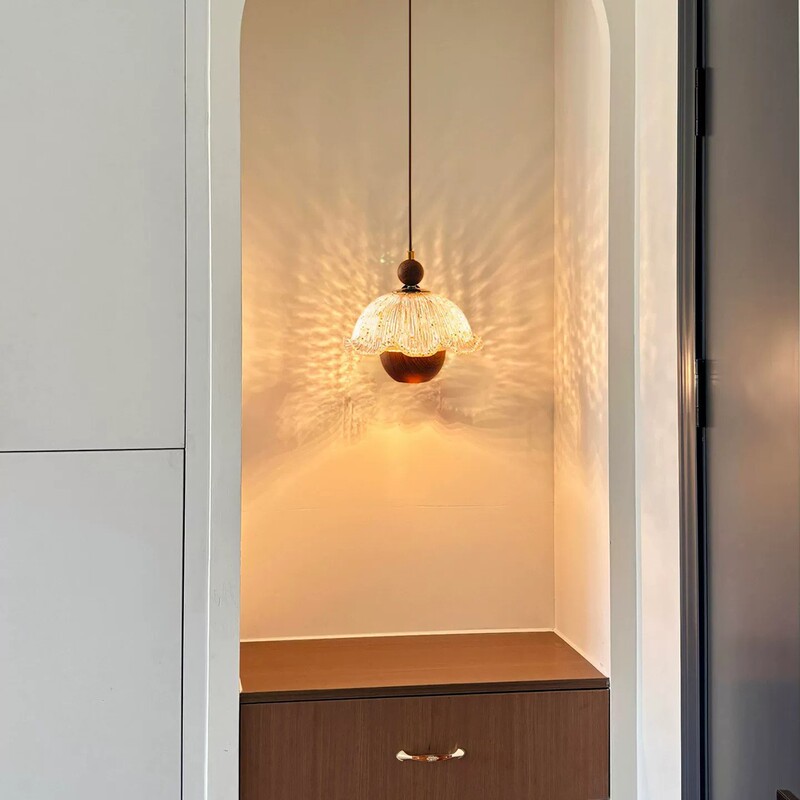 Vintage-Style Adjustable Flower Bud Pendant Light, Retro Walnut Color Bedside Pendant Light, High-End Dining Room Foyer Touch Light Vintage-Style Adjustable Flower Bud Pendant Light, Retro Walnut Color Bedside Pendant Light, High-End Dining Room Foyer Touch Light
