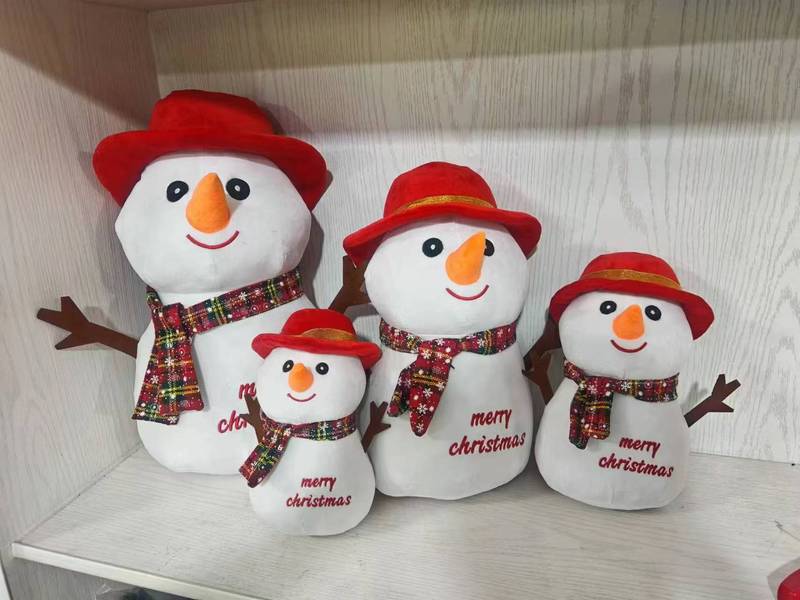 冬の新型クリスマスシリーズの雪だるまのぬいぐるみのヘラジカの漫画の人形のクリスマスツリーの置物|undefined