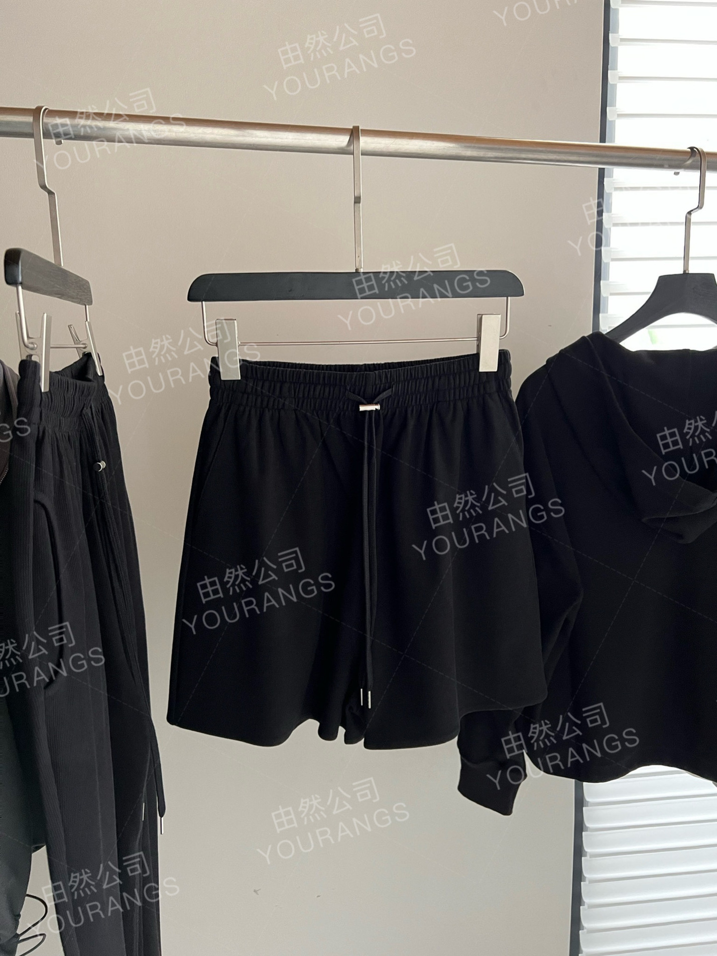 클래식 블랙 (반바지)