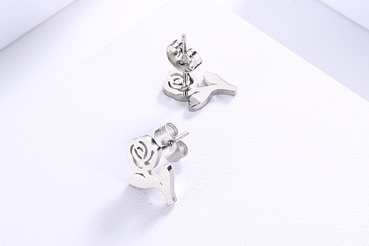 6g Weight PVD Coated Gold Plating Process 18K Gold Plated Plating Material No Inlaid Inlay Material Wedding, Travel Occasion 304 Stainless Steel Material Rose Pattern Women'S Gender Fashion Style Waterproof Non Tarnish Craft Gold, Silver Color PVD Coated 18K Gold Plated Flower Titanium Steel Fashion Waterproof Non Tarnish 7