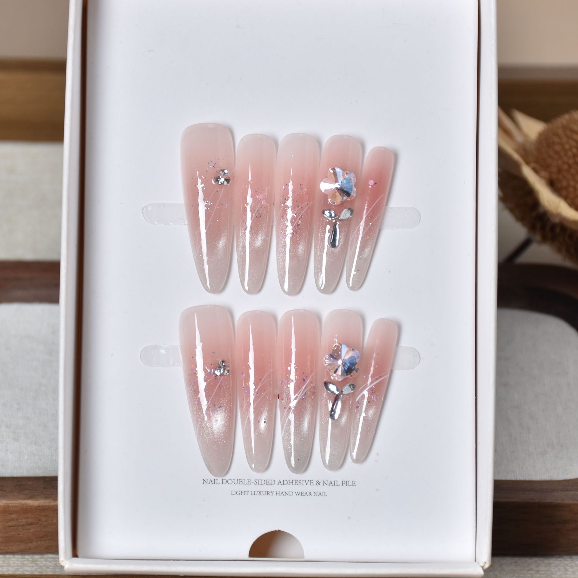 Uña hecha a mano de alta sensación suave rosa ojo de gato manicura pura mano parche de uñas falsas desmontable inswind