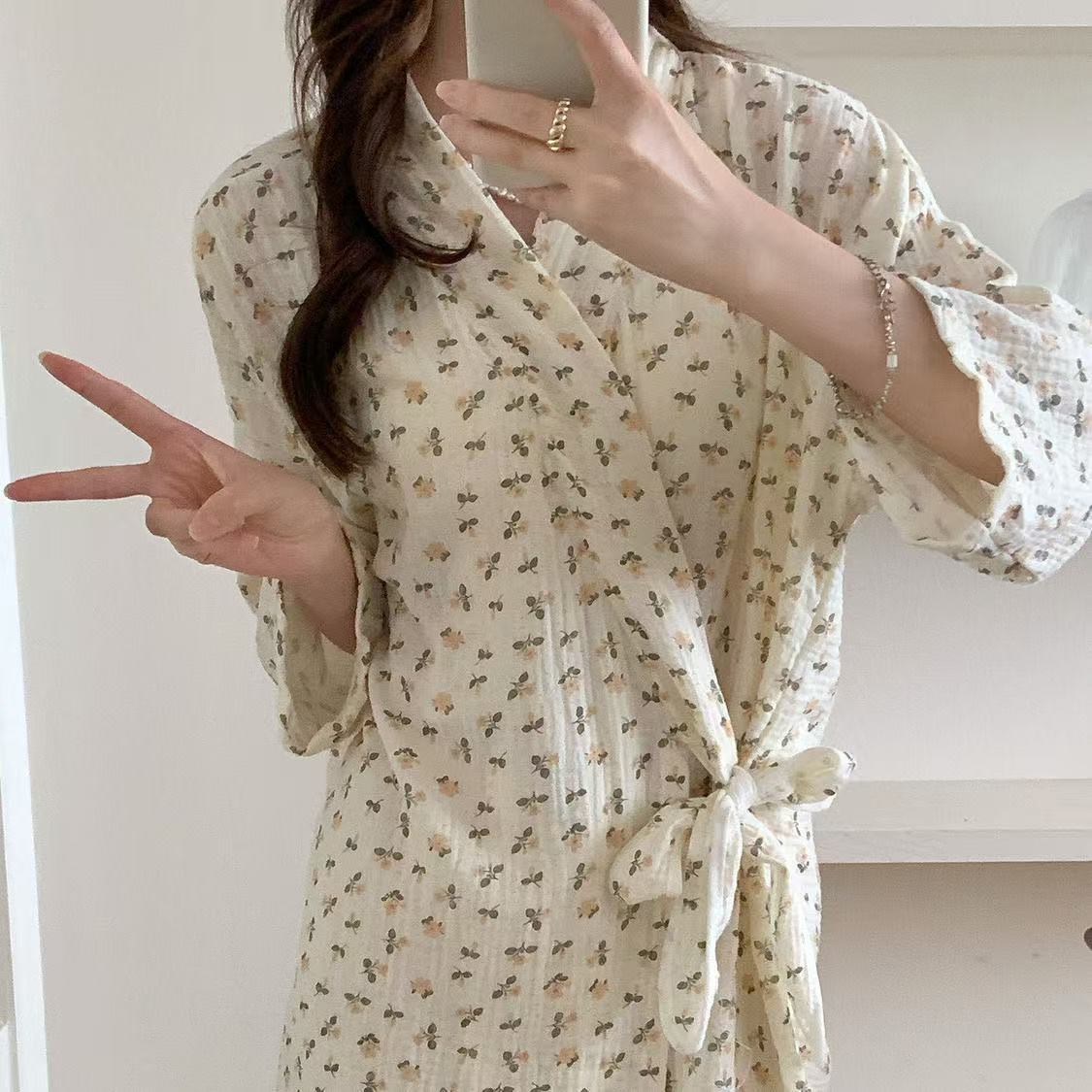 작은 노란색 꽃무늬 레이스업 목욕가운 '긴소매'