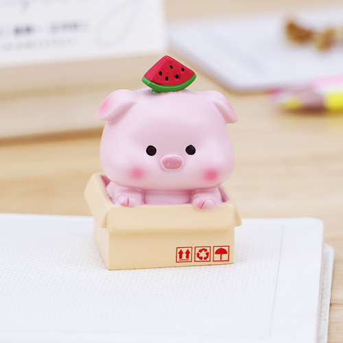 Internet celebrity Doudou Pig ornaments car center console car interior accessories cartoon cute home office desk decorations