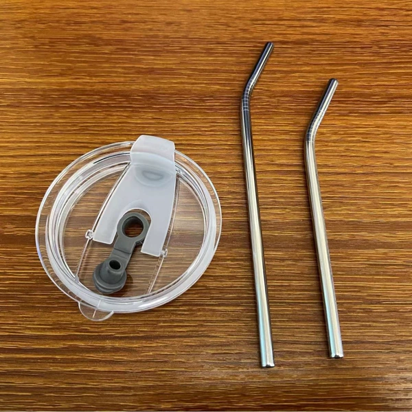 Cup lid + straw [single shot, no hair]