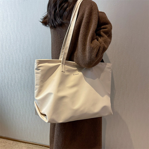 Nylon Tote Bag Large Capacity Bag Women's 2024 New Fashion Portable Shoulder Bag Ruiying Class Commuting Bag