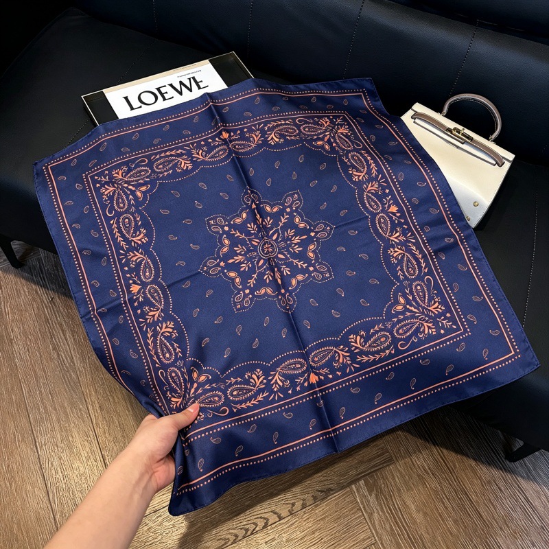 Colección 70*70 nuevo estilo bufanda de seda azul sensación de alta calidad imitación bufanda cuadrada de seda moda todo-fósforo bolsa atada bufanda de pelo