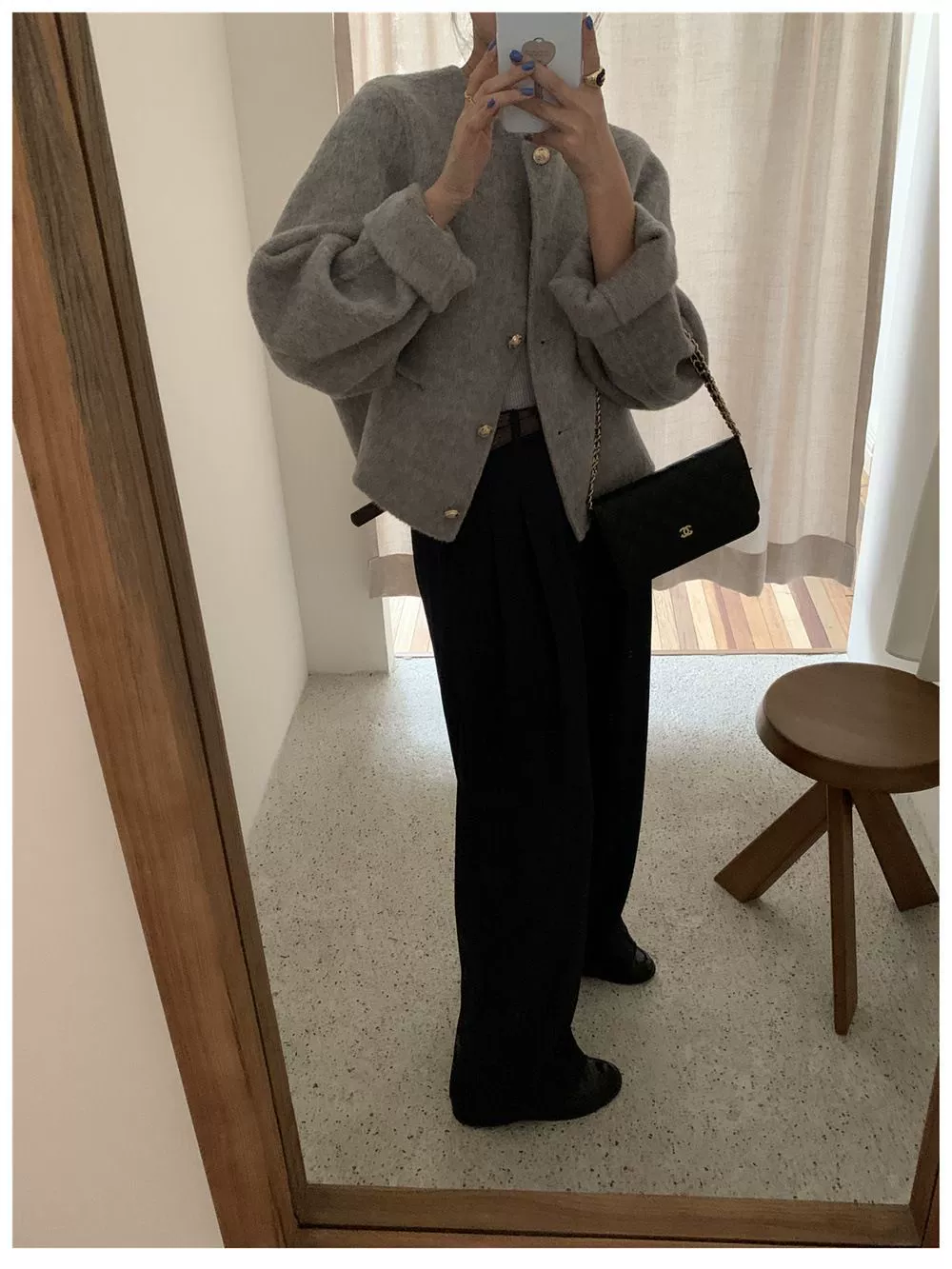 П metal woolen short jacket with a round collar?