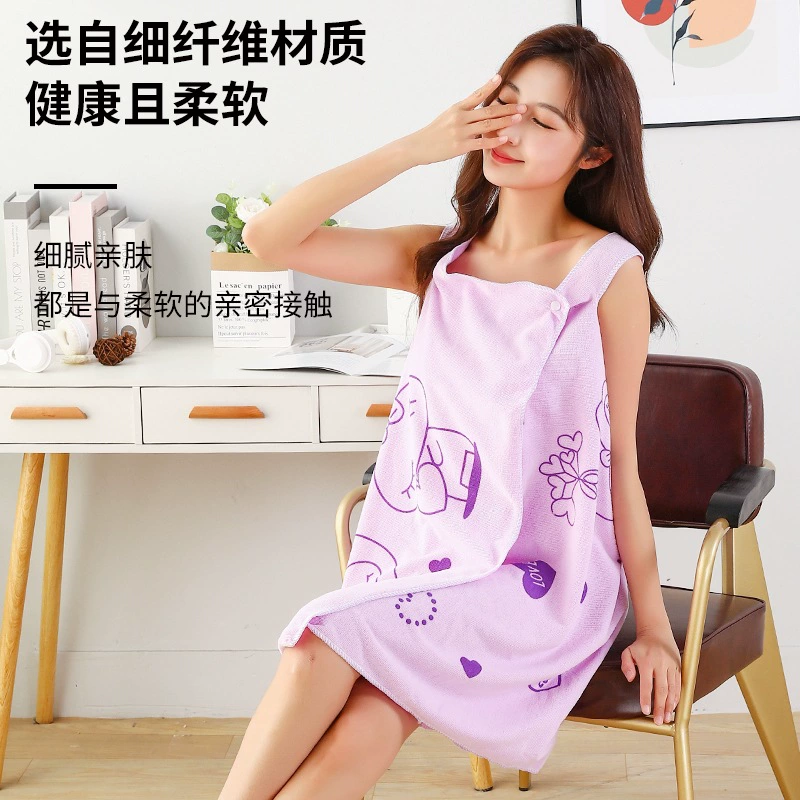 Летом вы можете носить банное полотенце, подтяжку, ночную юбку, завернутую в грудь