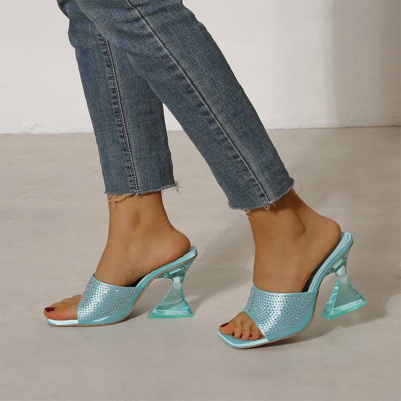 Pantofole primaverili con strass trasparenti a una linea e tacchi alti_voghion.com