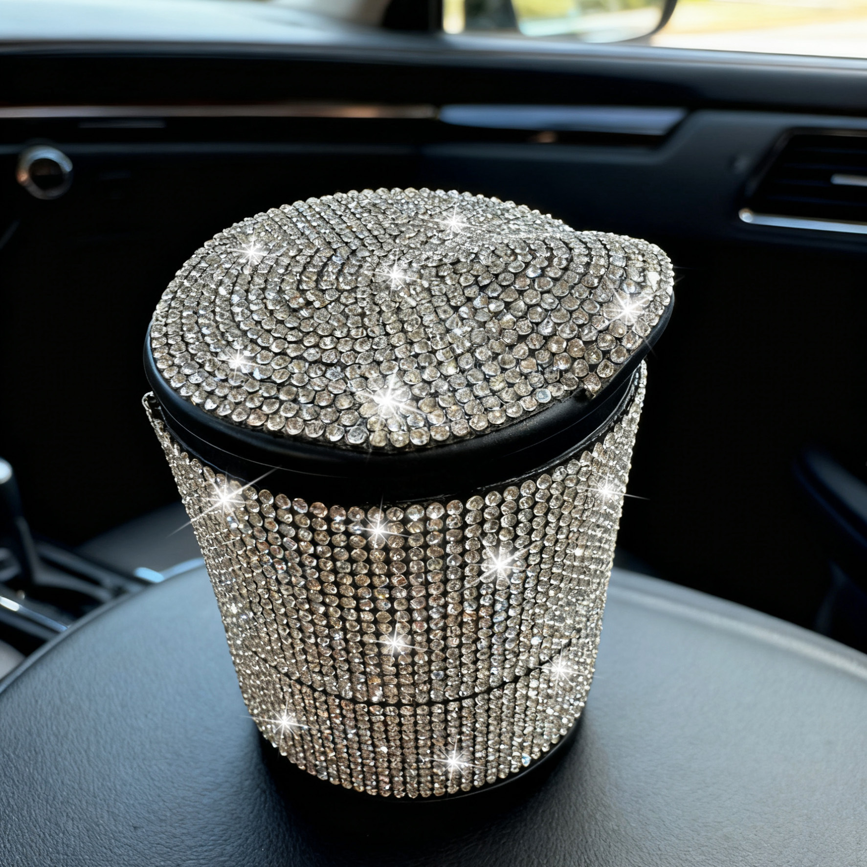 Cross-Border Hot-Selling Fashionable Diamond-Encrusted Car Ashtray Multi-Functional Car Ashtray Anti-Fly Ash Ashtray with Lid