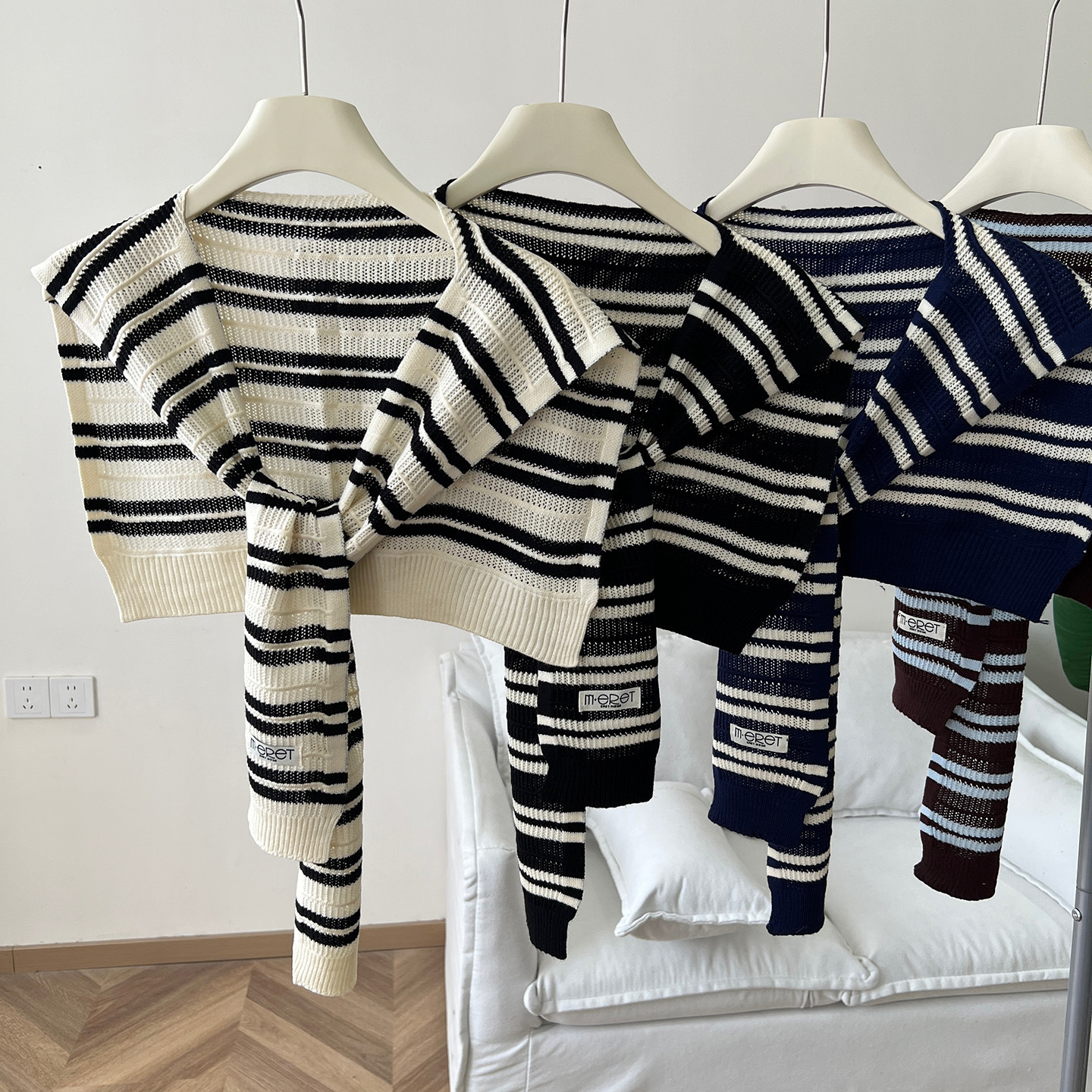 Jacquard striped hollow-out knitted shawl for women, 2026 new summer T-shaped knotted small cape for layering