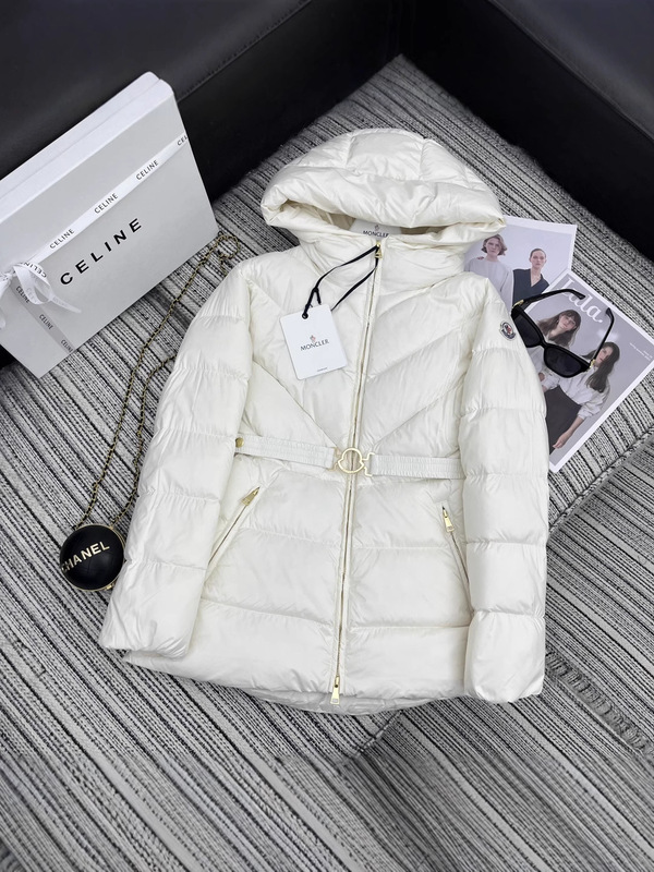 Mon*新款连帽羽绒服外套腰间搭配腰带设计经典袖标点缀90绒|undefined