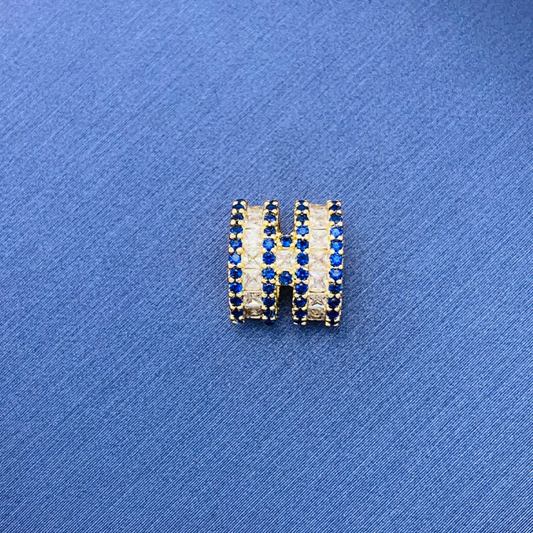 百種類のペンダントは心のままにファッションの経典を配合します。カップルの美しいペンダントは親友のアクセサリーを送ります。