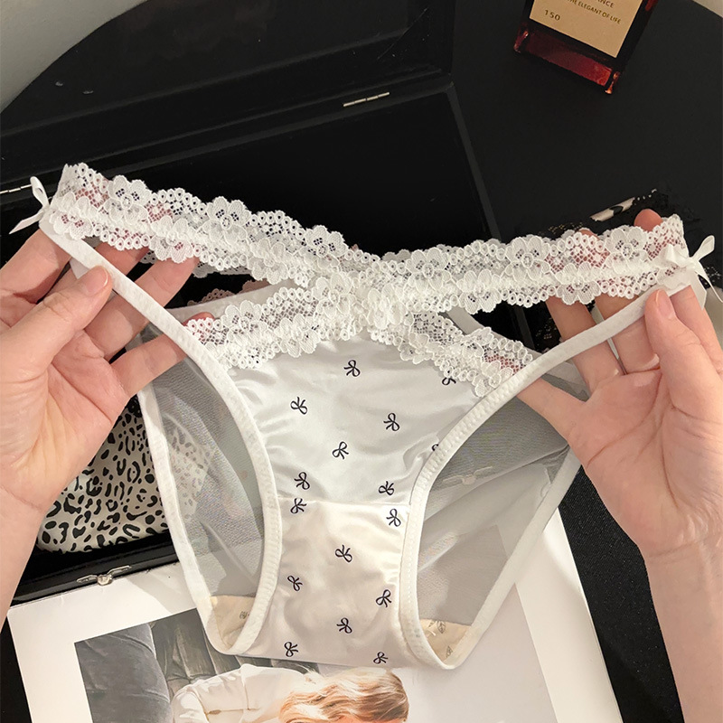 Chica sexy, alta tensión pura, ropa interior de malla hueca, encaje seductor satén frío, cabeza de pantalón de niñas
