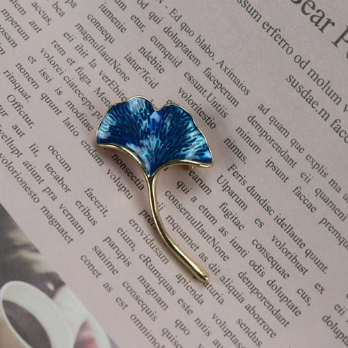 Retro matte gold ginkgo leaf brooch corsage clothing accessories manufacturer supply