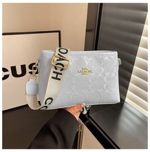 女包高级感轻奢纯色创意印花水桶包时尚质感气质方包网红腋下包